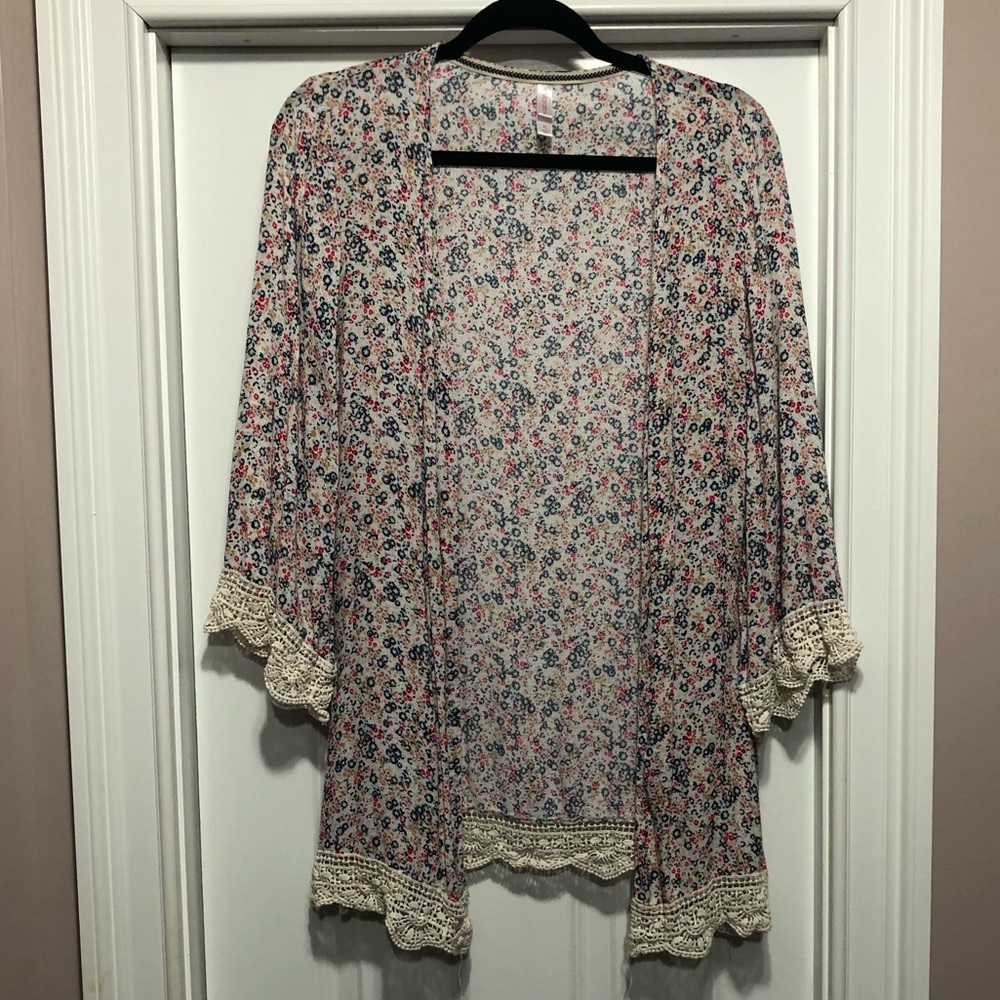 Floral Kimono w/Lace Trim